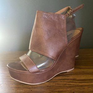 Brown Leather Wedge platform sandals (S28)